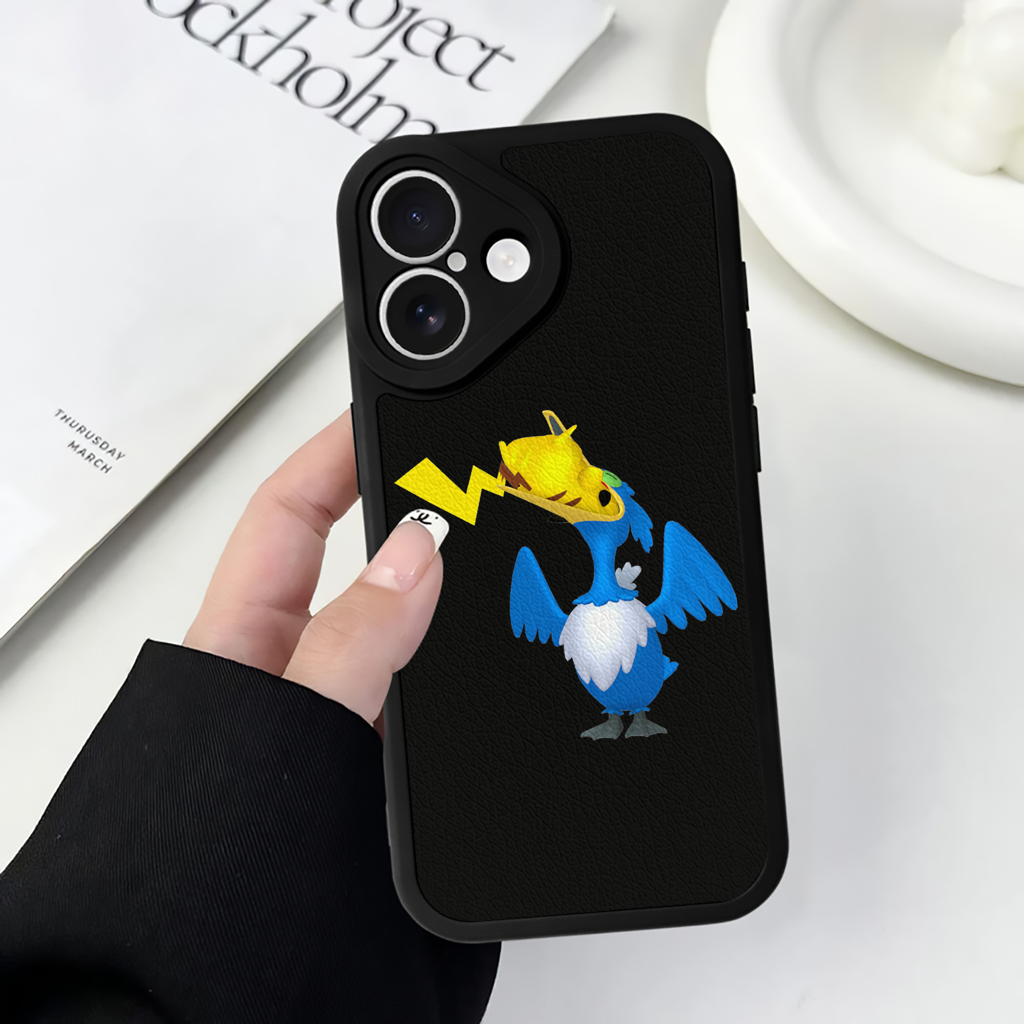 （画像用） ポケットモンスター Pokémon 【iPhone 16シリーズ対応】シリコンスマホケース（レザー調） 材質：シリコン
